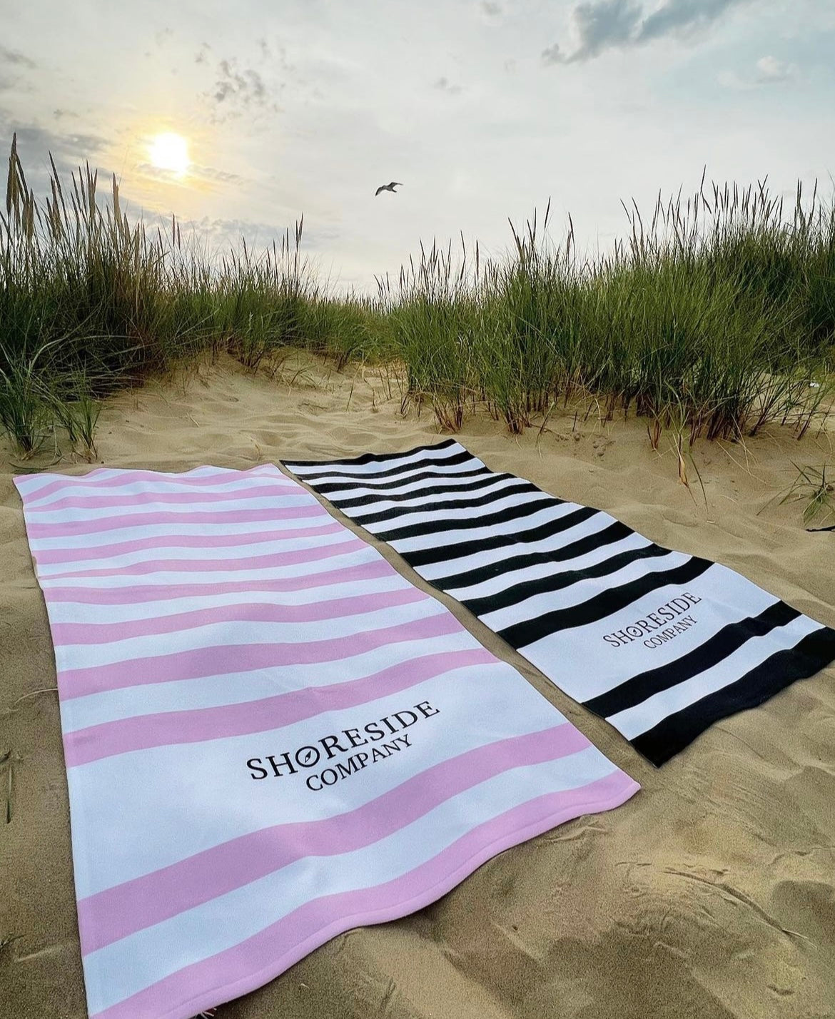 Black white beach online towel